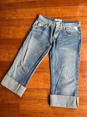 Armani Exchange 데미지 가공 크롭 팬츠