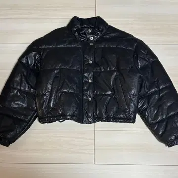 AGNE 크롭 가죽 다운 자켓 블랙