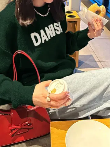 [ GRL ] 로고 자수 니트