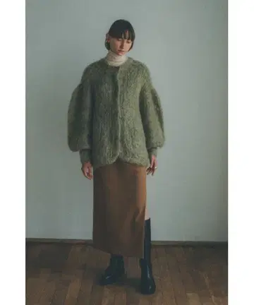 클라네 SCOOP LINE SLIT SKIRT