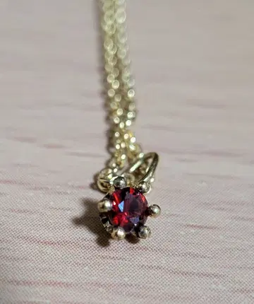 골드 체인, 루비 빨간색 목걸이