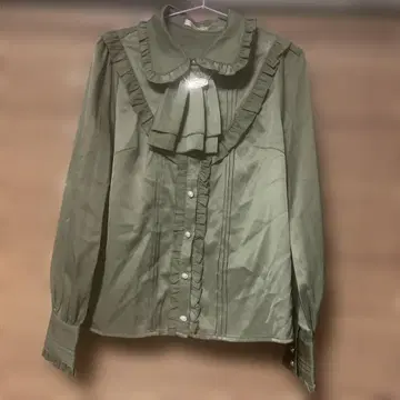 프릴 달린 올리브 그린 블라우스