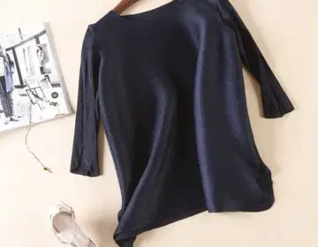 네이비 긴팔 상의 스트레치 소재