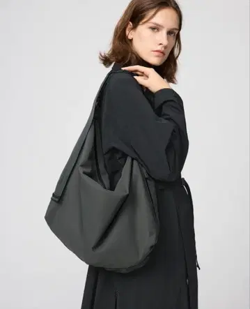 유니클로 U 메신저 숄더백 블랙