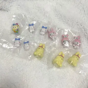 산리오 캐릭터즈 변신 토끼 피규어