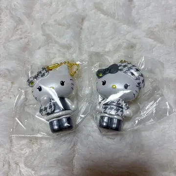 헬로키티 시크릿 마스코트 참 ( 흑백 걸리시 쌍둥이 코디 )