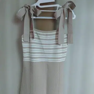 에이미 니트 리본 롱 원피스 베이지와 화이트 스트라이프