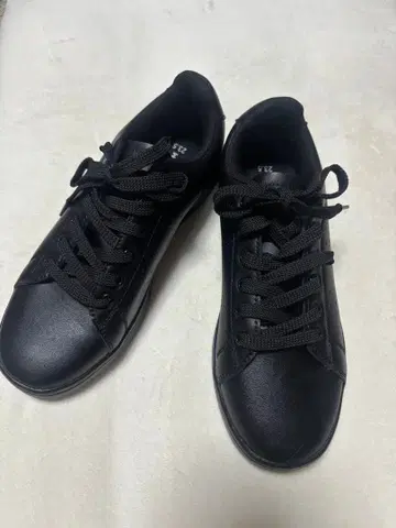 새상품급 ATHREAM 아스림 블랙 스니커즈 가죽 23.5 경량 가벼운