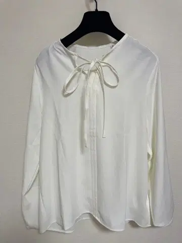 오리히카 화이트 M 리본 포함 긴팔 셔츠