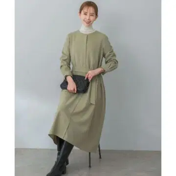 A라인 턱 원피스 / 어반 리서치 로쏘