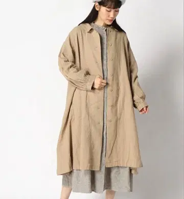 사만사 모스모스 면린넨 샴브레이 슬리브 개더 코트 베이지