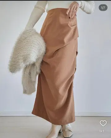 브라운 스웨이드풍 타이트 스커트