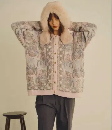 부클레 총무늬 자카드 니트 가디건