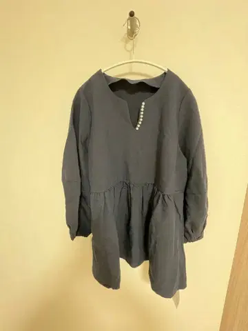 네이비 긴팔 블라우스와 테이퍼드 팬츠 세트