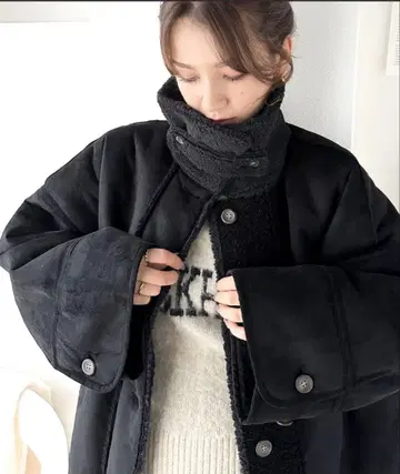 블랙 오버 사이즈 무스탕 코트