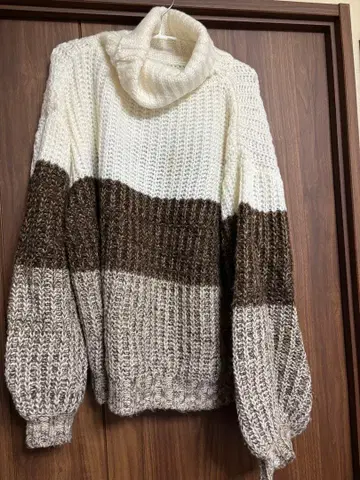 보더 터틀넥 니트