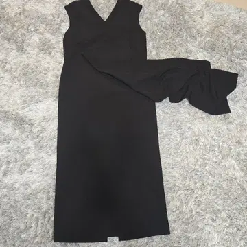 [ 미사용 새상품 ] emmi 블랙 원피스