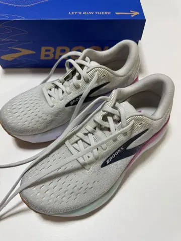 BROOKS 러닝화 화이트/그레이/블루 24.5cm