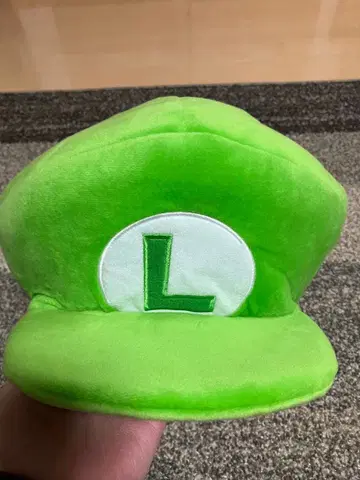 루이지 모자 쿠션형 그린 유니버셜