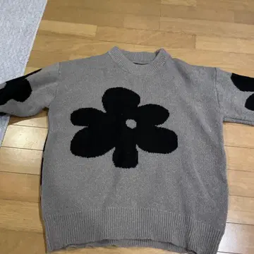 꽃무늬 그레이 긴팔 니트 스웨터