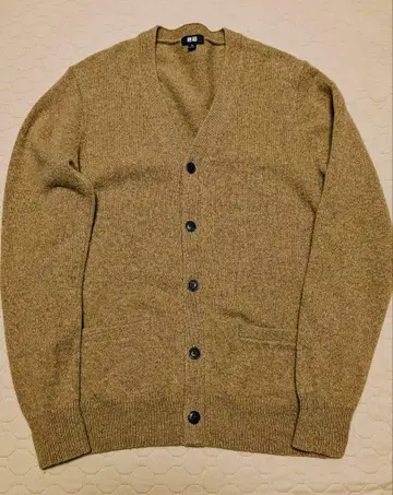 새상품급 유니클로 프리미엄 라무 V넥 가디건 M