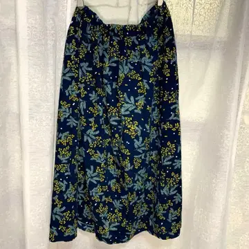 네이비 플라워 무늬 코듀로이 플레어 스커트