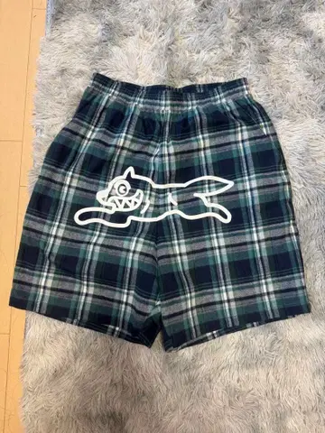 네이비 체크 무늬 숏팬츠