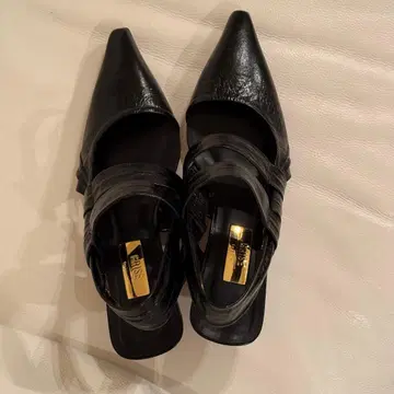 블랙 스틸레토 펌프스