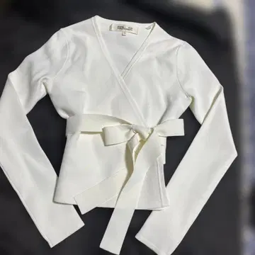 DIANE VON FURSTENBERG 화이트 랩 상의 P