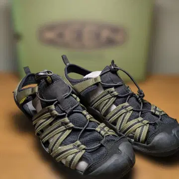 219-30 KEEN 아웃도어 샌들 26.0cm