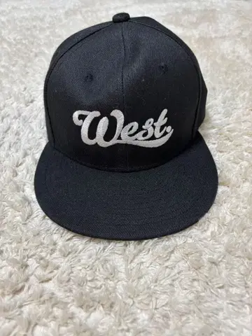 WEST. 로고 캡