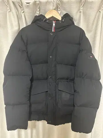 TOMMY HILFIGER 블랙 다운 자켓