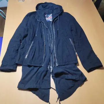 블랙 후드 부착 코트 PPFM 로고