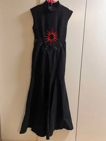 슬리브리스 롱 원피스 선 모티브 자수