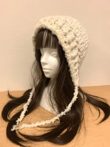 보닛 바부슈카 발라클라바 화이트 라메 믹스