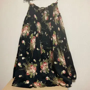 원더풀 월드 로즈 롱 플레어 스커트