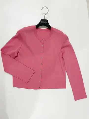 FOXEY 핑크 긴팔 가디건 옷걸이 포함