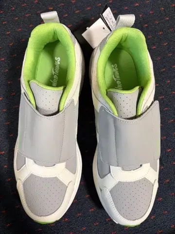 정가 17,600엔 와일드 띵스 비브람 밑창 트레일 러닝 하이킹 슈즈