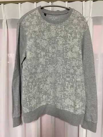 GUESS 그레이 패턴 트레이닝복 M 사이즈