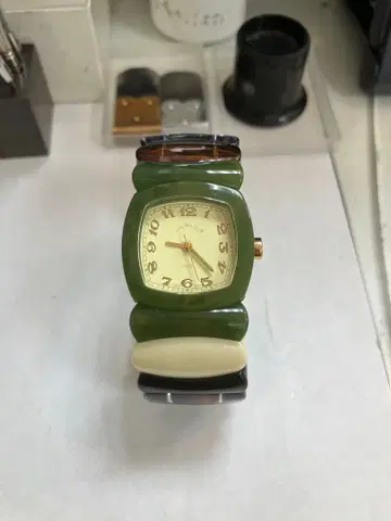 Time Will Tell 타임윌텔 손목시계 M 사이즈