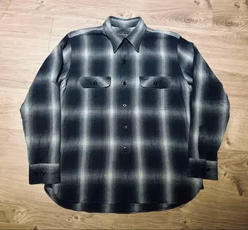 새상품급 DryBones 드라이 본즈 옴브레 셔츠 50s