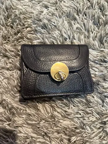 블랙 가죽 3단 폴더형 지갑 골드 버튼