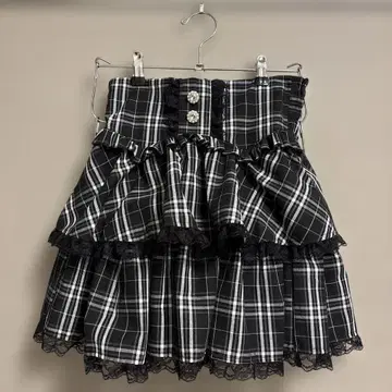 플레어 스커트 블랙과 화이트 체크 무늬