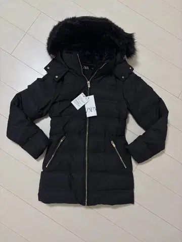 세미롱 기장 후드 부착 다운 자켓