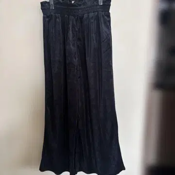 벨벳 블랙 스트레이트 팬츠