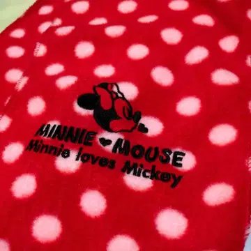 미니 마우스 캐릭터의 귀여운 물방울 패턴 머플러