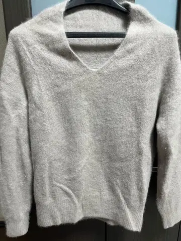 [ Tiara ] V넥 니트 풀오버