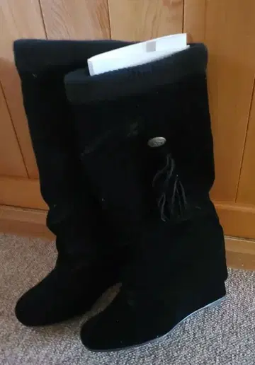블랙 벨로아 프린지 부츠