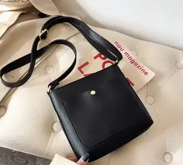 심플 블랙 숄더백
