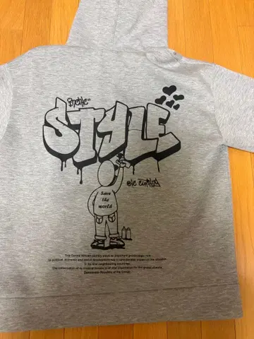 그레이 후드 부착 후드티 그래피티 디자인